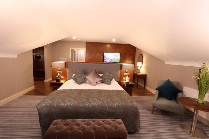 Room 4 of 27