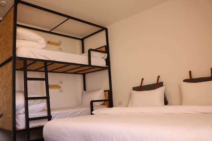 Room 7 of 32