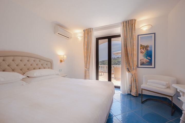 Room 34 of 100