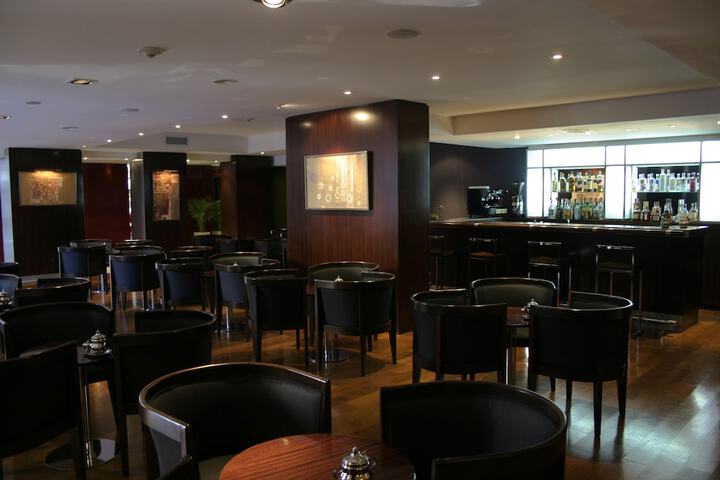 Lounge 62 of 81