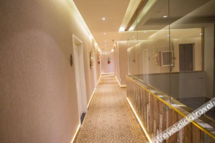 Hotel Interior 10 of 32