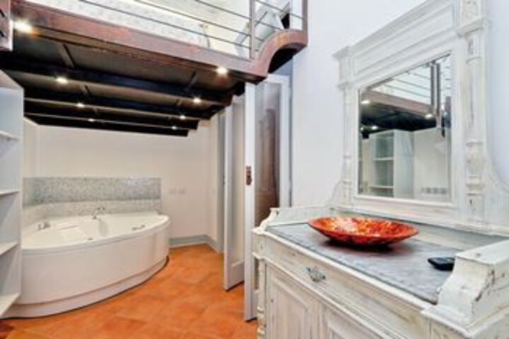 Room 2 of 28
