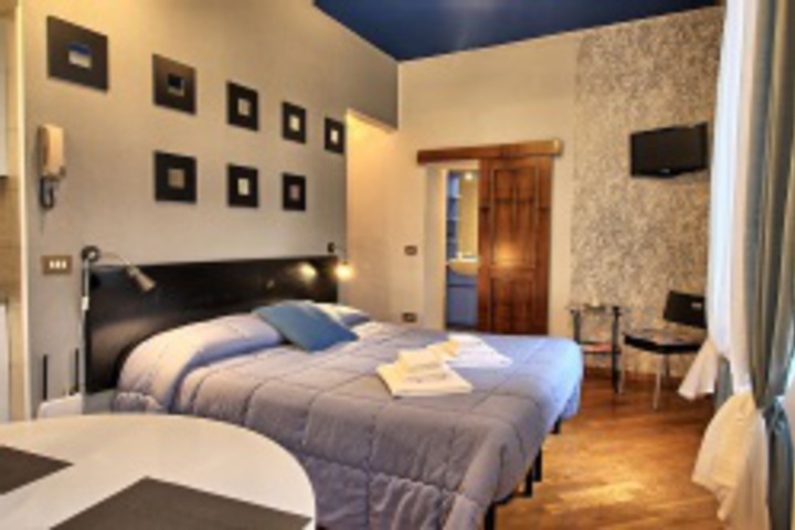 Room 43 of 528