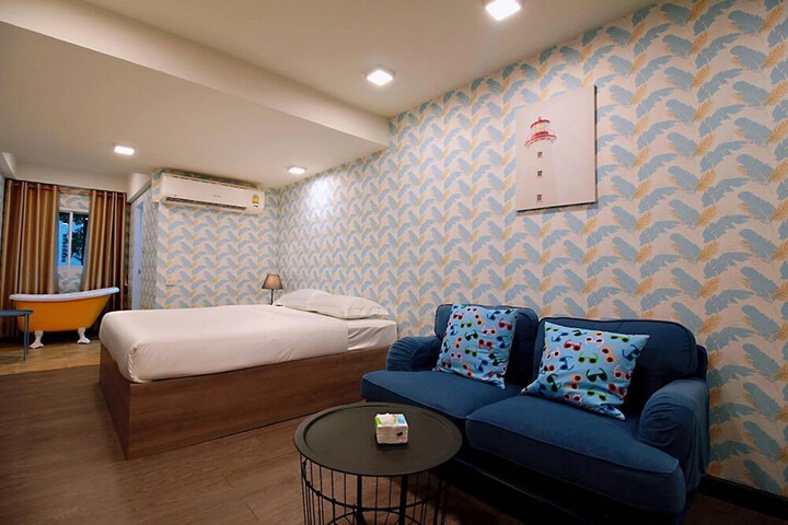 Room 5 of 25