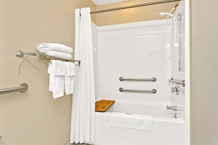 Standard Queen Bed Accessible (6 of 20)