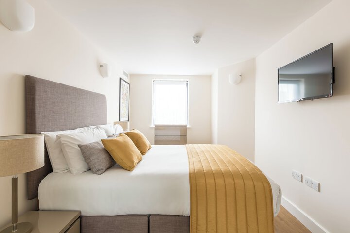 Room 10 of 28