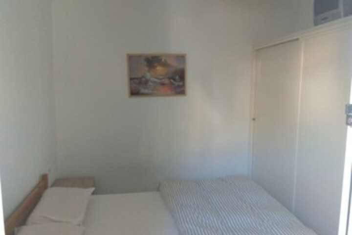 Room 8 of 12