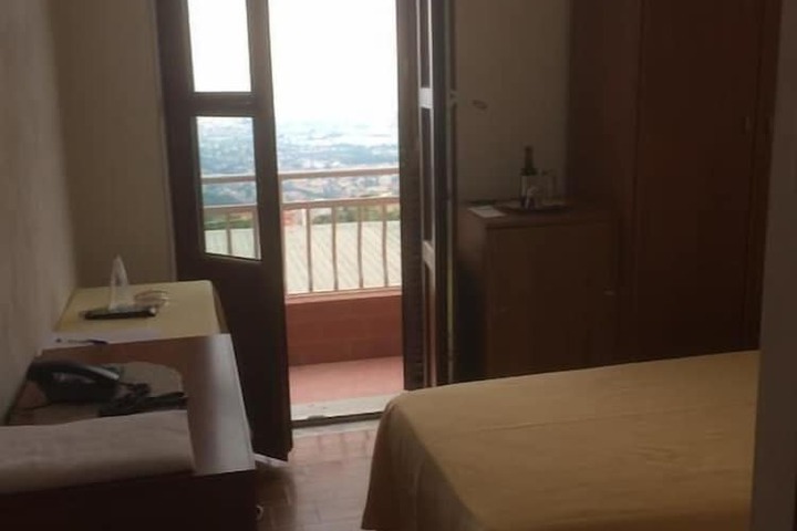 Room 14 of 38