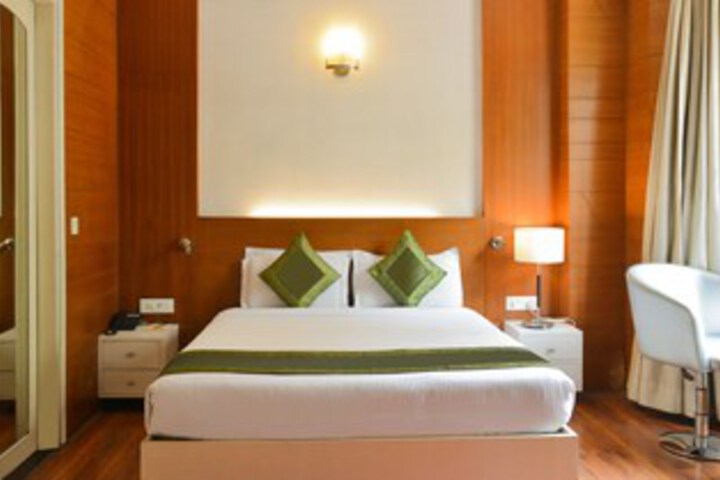 Room 13 of 27