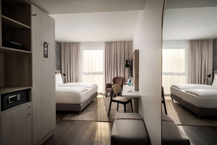 Room 9 of 16