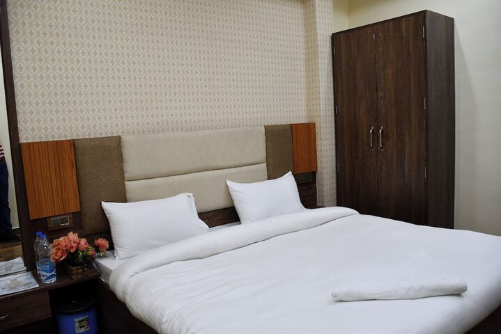 Room 9 of 17