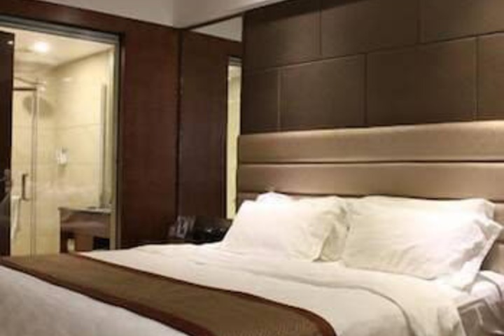 Peninsulo Hotel