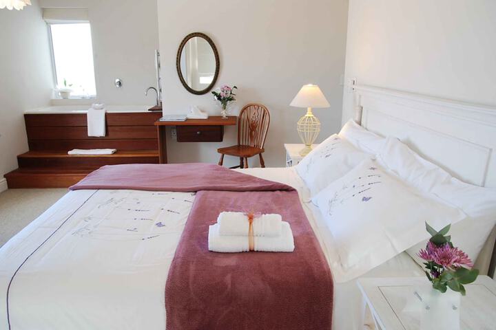 Room 3 of 56