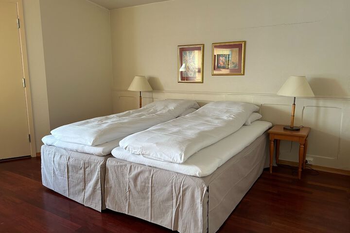 Room 10 of 46
