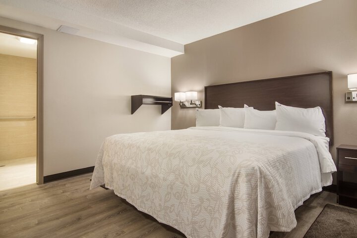 Standard King Bed Accessible (16 of 20)