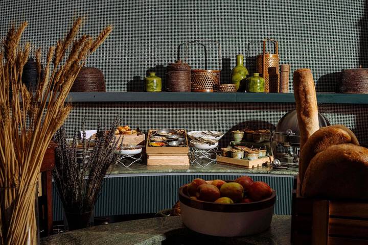 Breakfast/Coffee Service 100 of 154