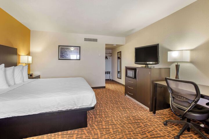 Room 10 of 28