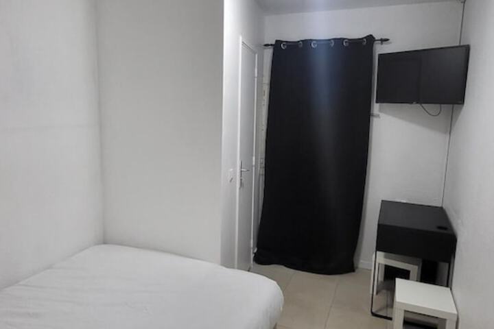 Room 5 of 11