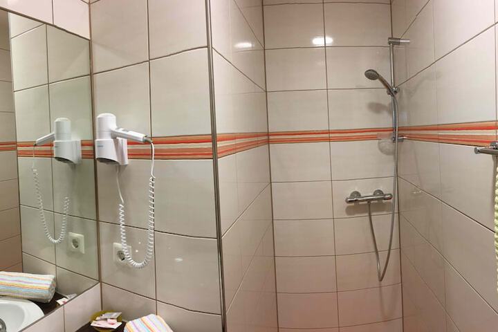 Room 50 of 77