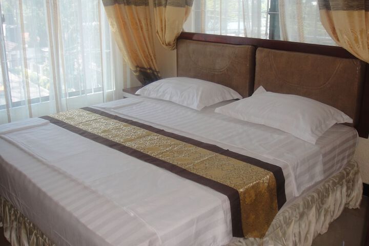 Room 13 of 38