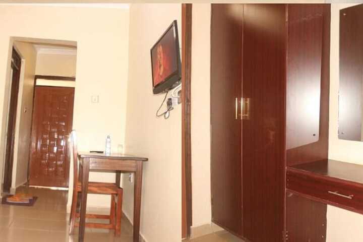 Room 8 of 19