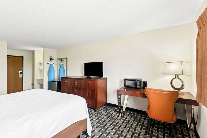 1 King Bed (14 of 14)