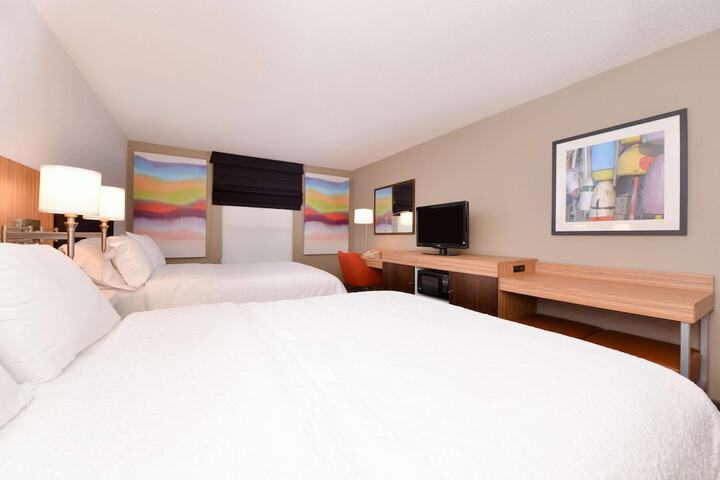 2 Queen Beds (8 of 11)