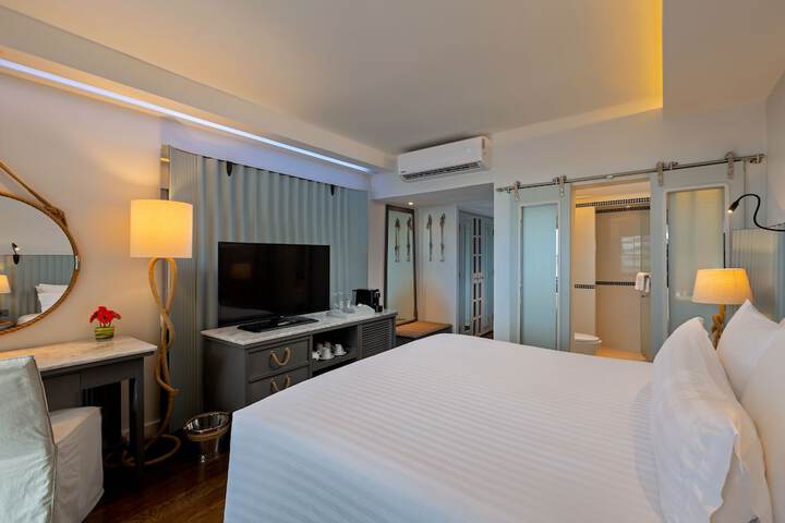 Room 8 of 50