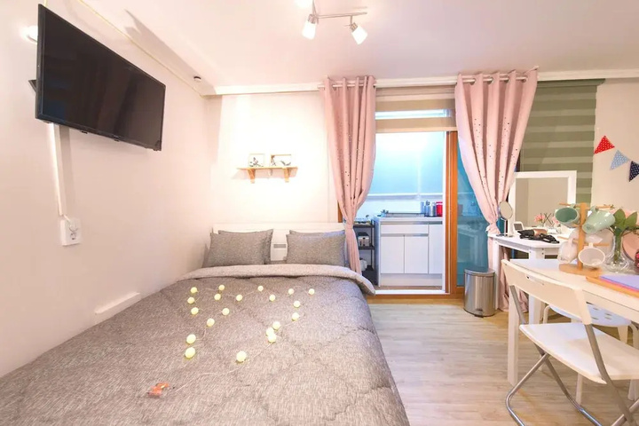 Room 2 of 16
