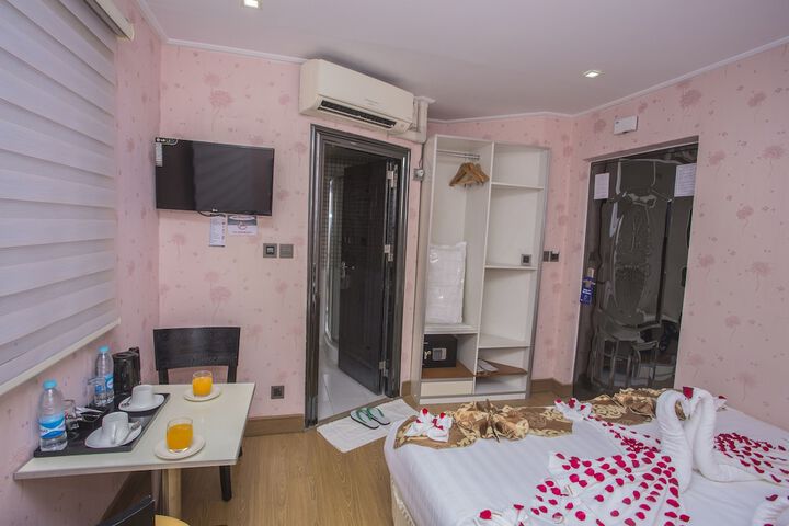 Room 16 of 40