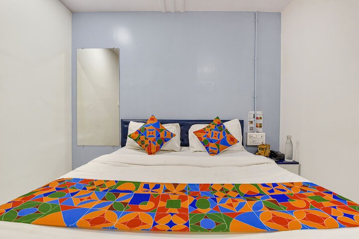 Room 17 of 28
