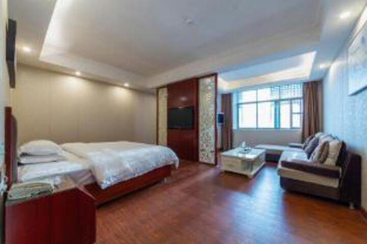 Room 5 of 6