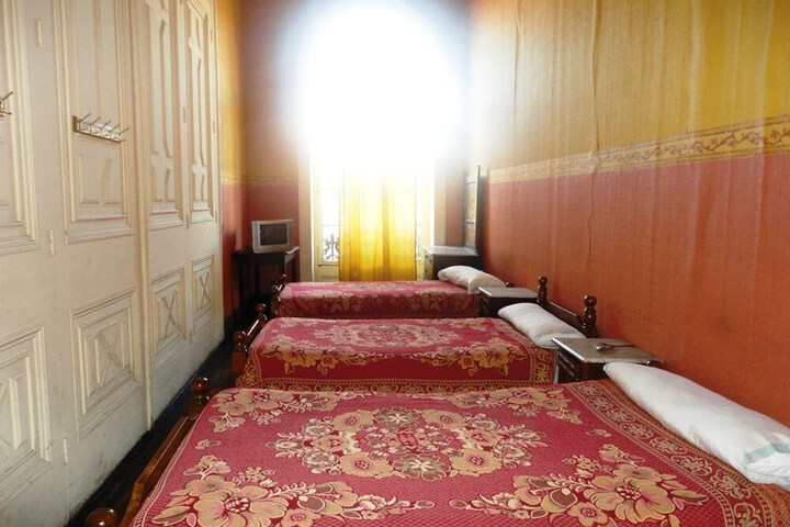 Room 2 of 40