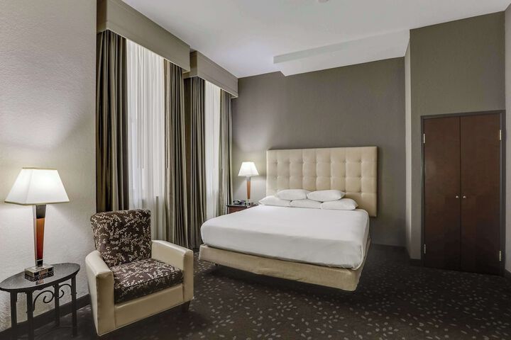 Room 14 of 60