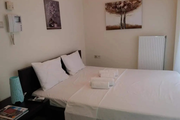 Room 2 of 11