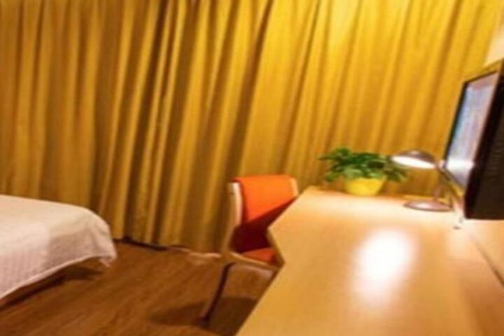Room 4 of 13