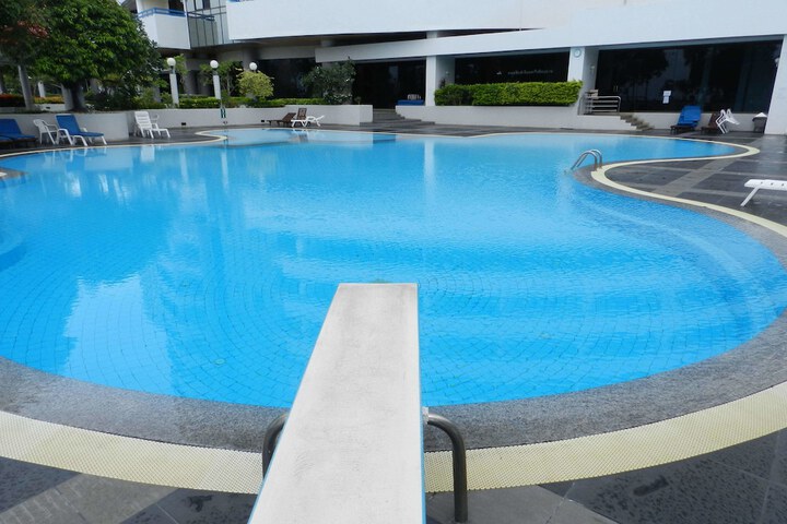 Pool 195 of 259