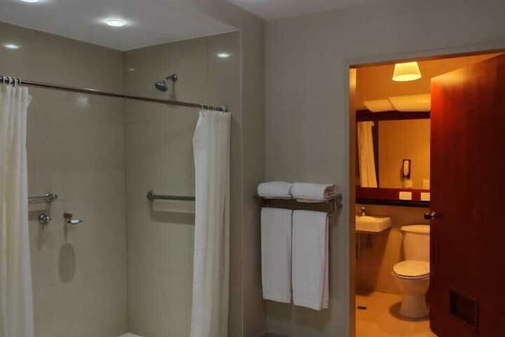 Room 26 of 40