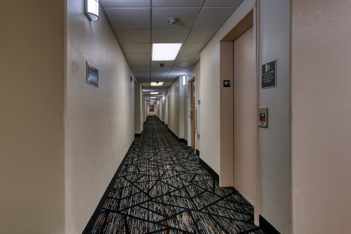 Ballroom/Hall 63 of 73