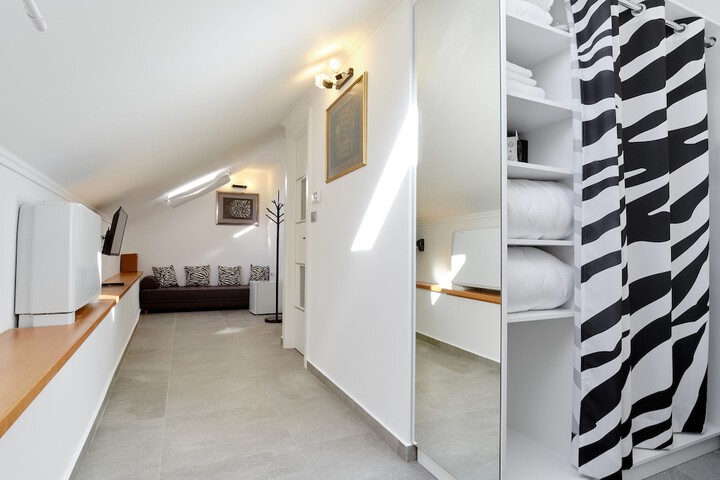 Room 7 of 57