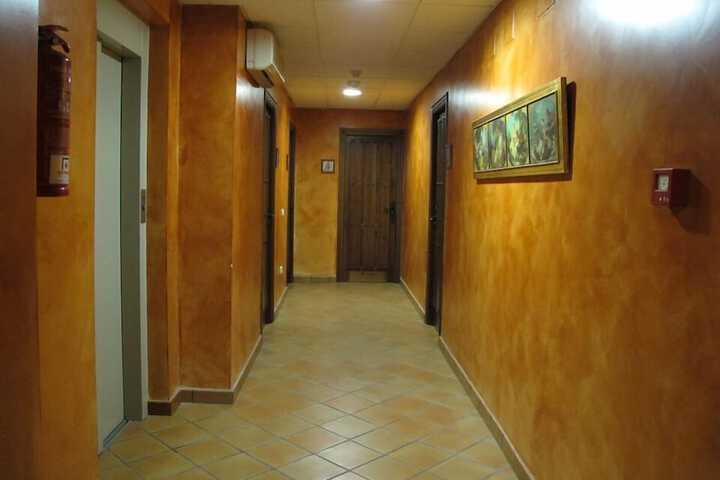Ballroom/Hall 31 of 39