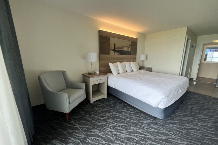 1 King Bed Beach View Balcony (17 of 34)