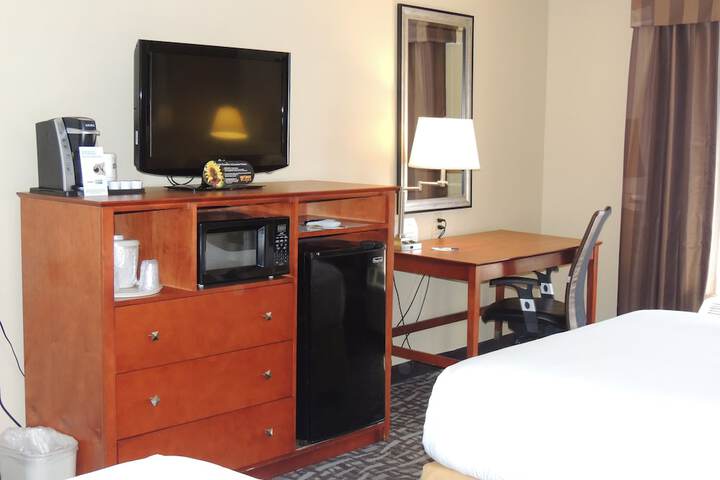 2 Queen Beds (6 of 12)