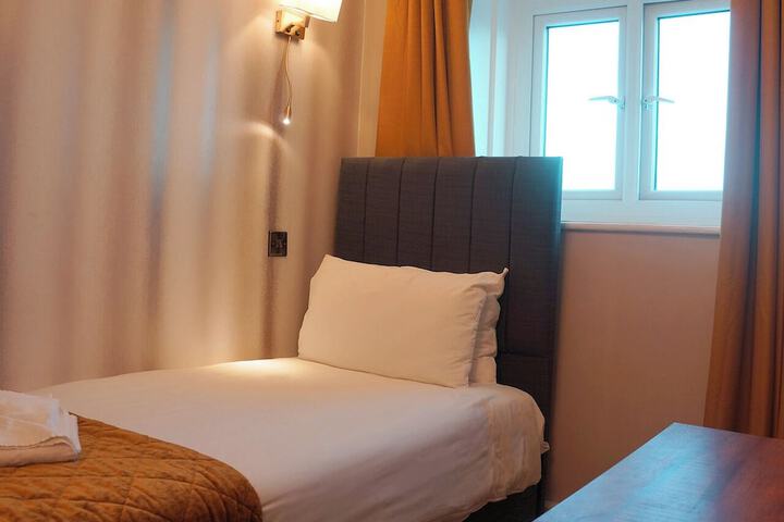 Room 46 of 87