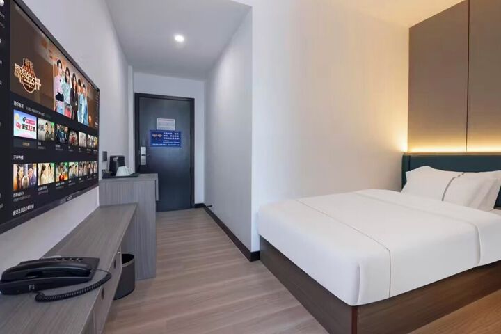 Room 14 of 21