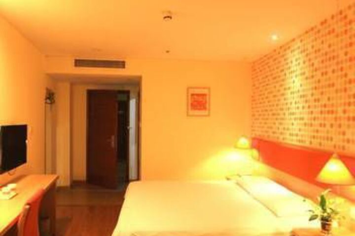Room 22 of 32