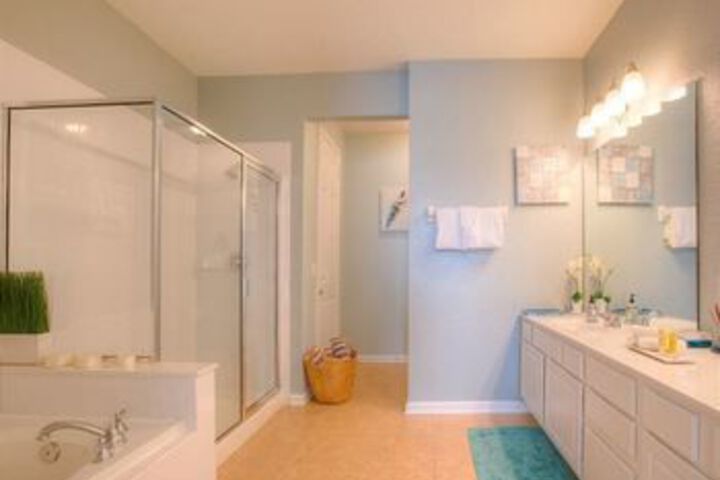 Room 3 of 27