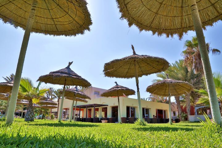 Hotel Exterior 62 of 69