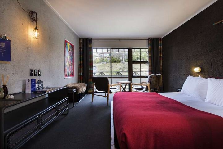 Room 28 of 64