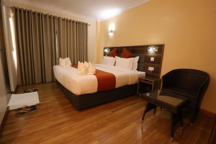 Room 13 of 38